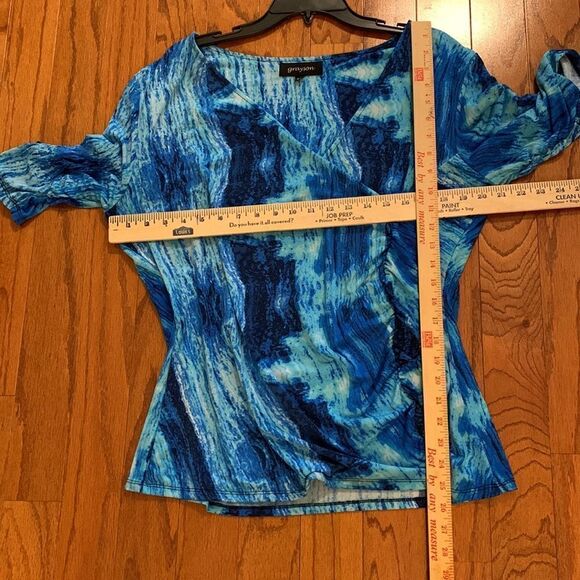 Grayson Size XL Beautiful blue and black blouse with front & sleeve ruching - Picture 8 of 9